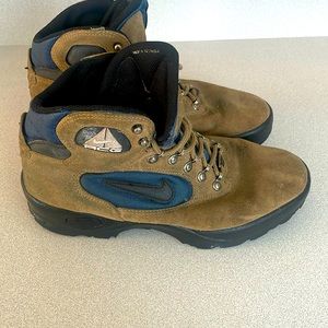 Nike ACG boot size 8